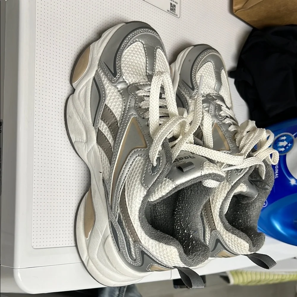 Reebok Woman’s Ortholite Athletic Shoe-Changed my mind. I’m keeping them! - Picture 5 of 8
